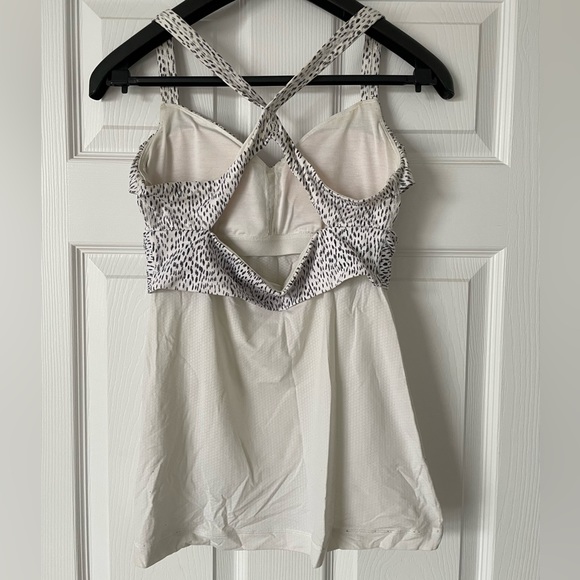 White and Black Printed Lululemon Workout Top Size 8 - Picture 2 of 4